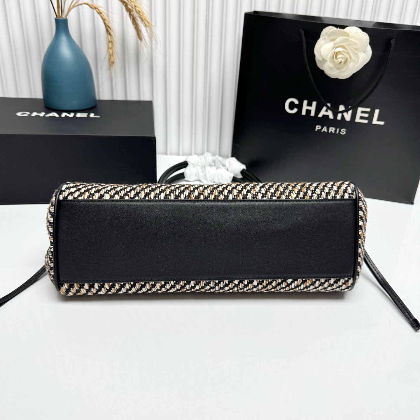 Chanel Top Handle Tweed – Noir et blanc – fermoir doré
