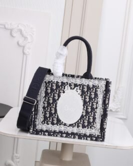 Dior Book Tote brodé – Noir et blanc