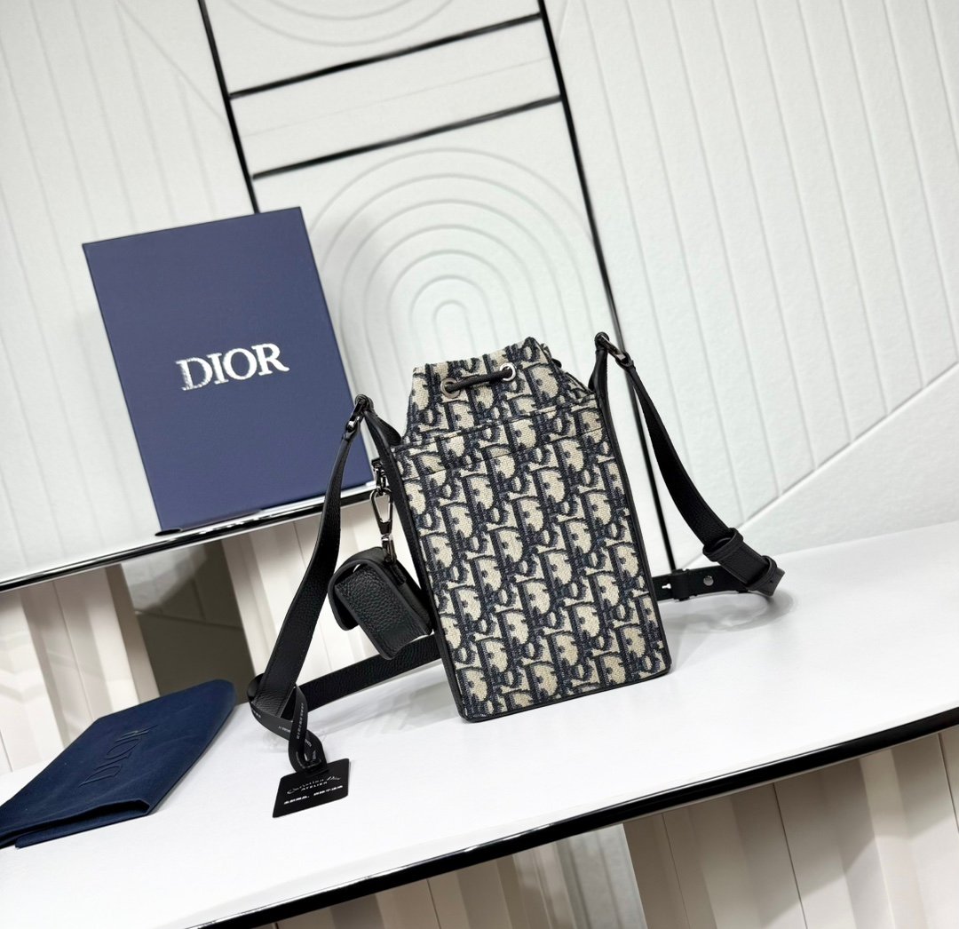 Dior Drawstring Bag Oblique – Noir et gris