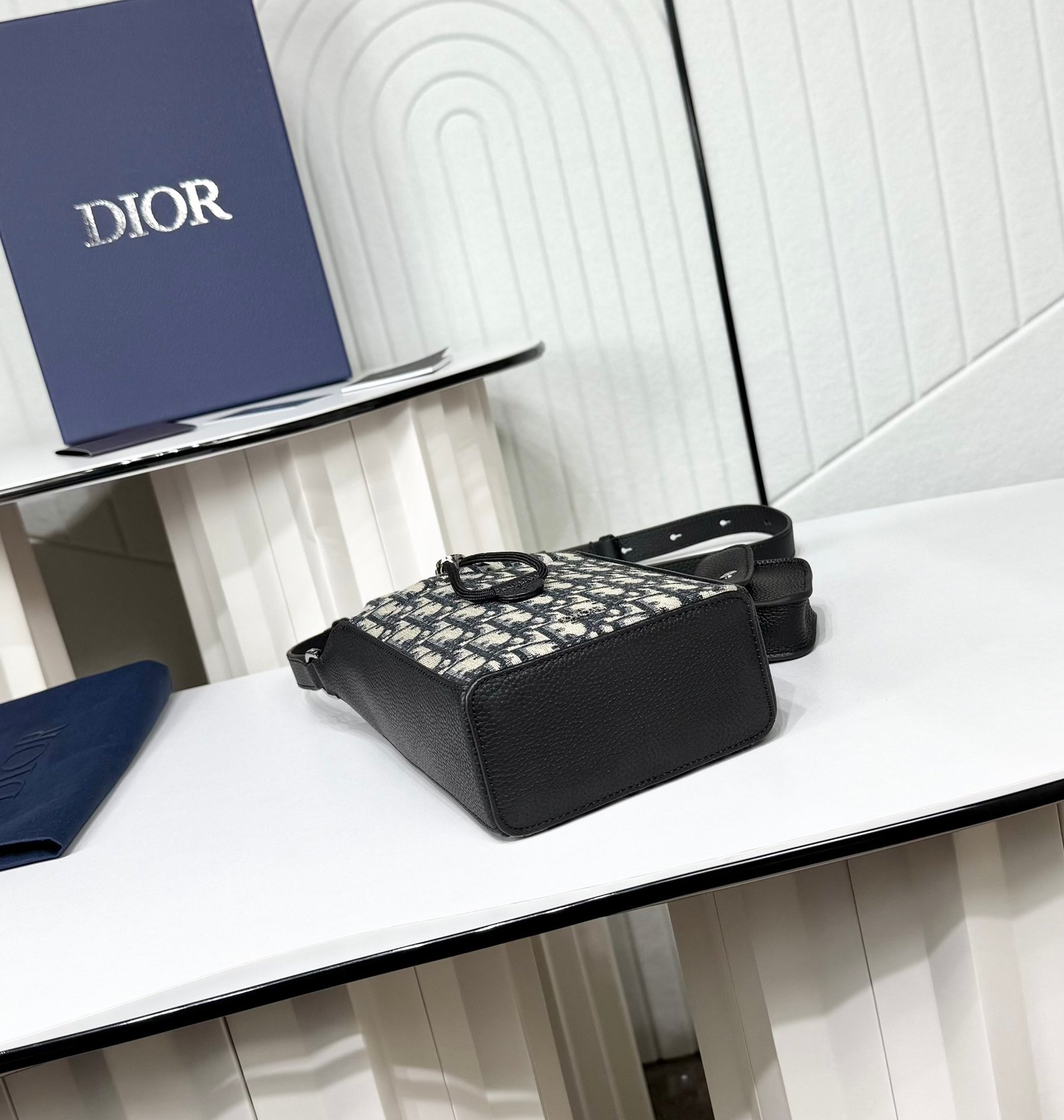 Dior Drawstring Bag Oblique – Noir et gris