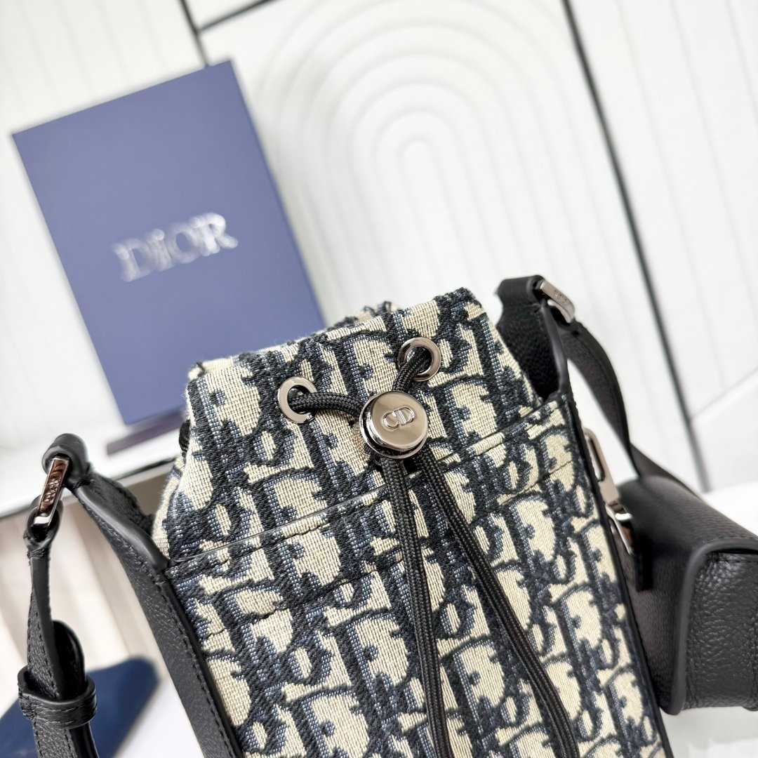 Dior Drawstring Bag Oblique – Noir et gris