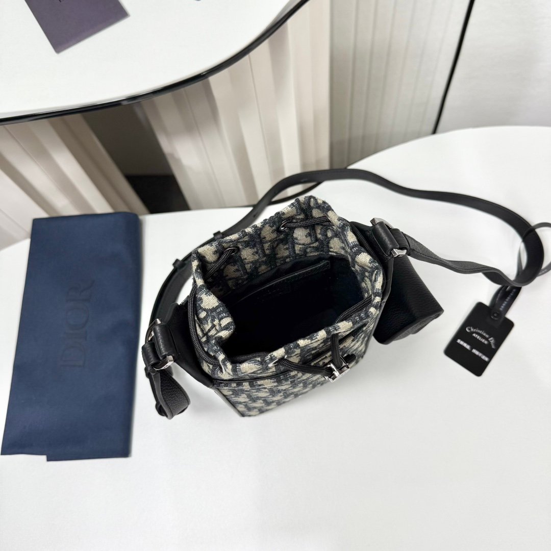 Dior Drawstring Bag Oblique – Noir et gris