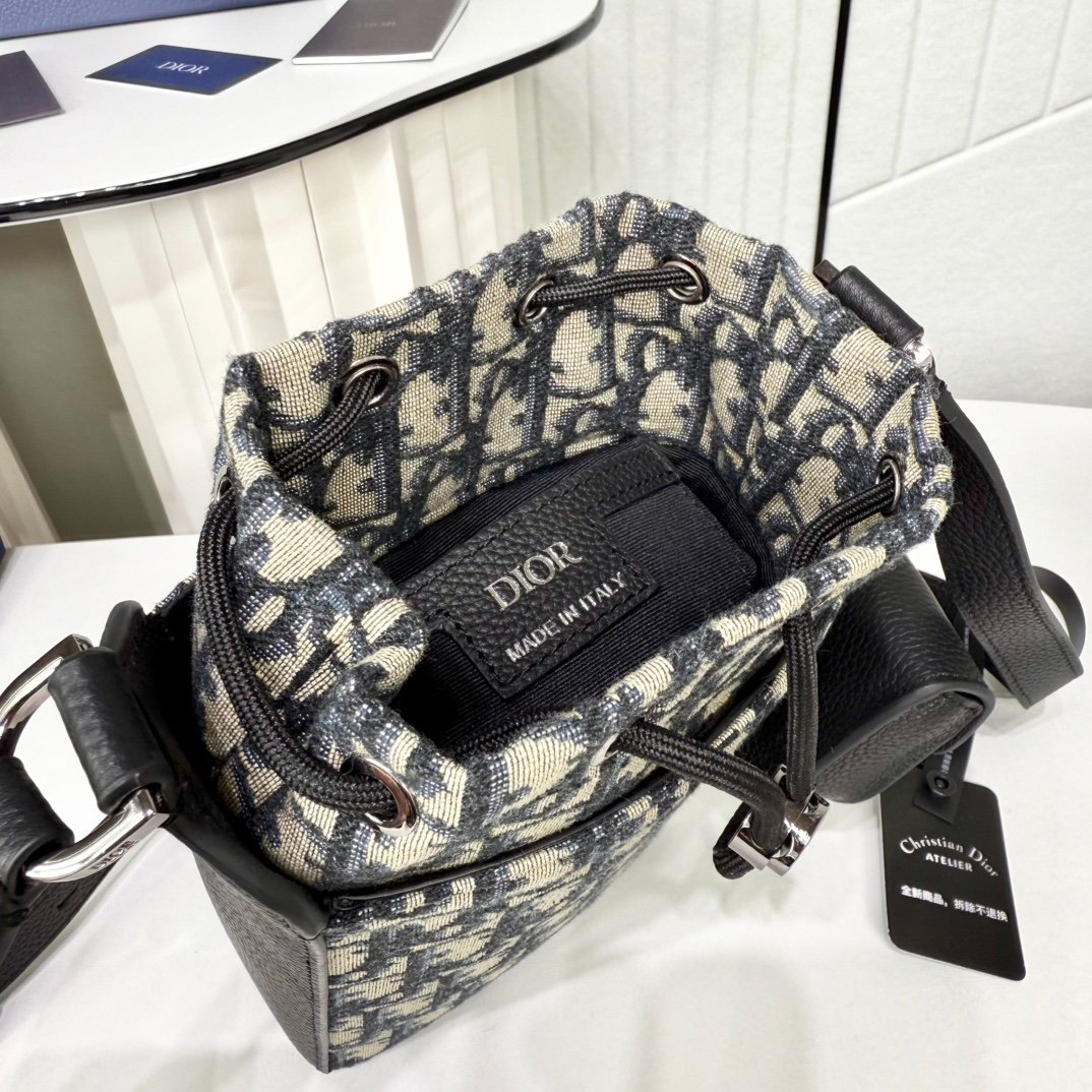 Dior Drawstring Bag Oblique – Noir et gris