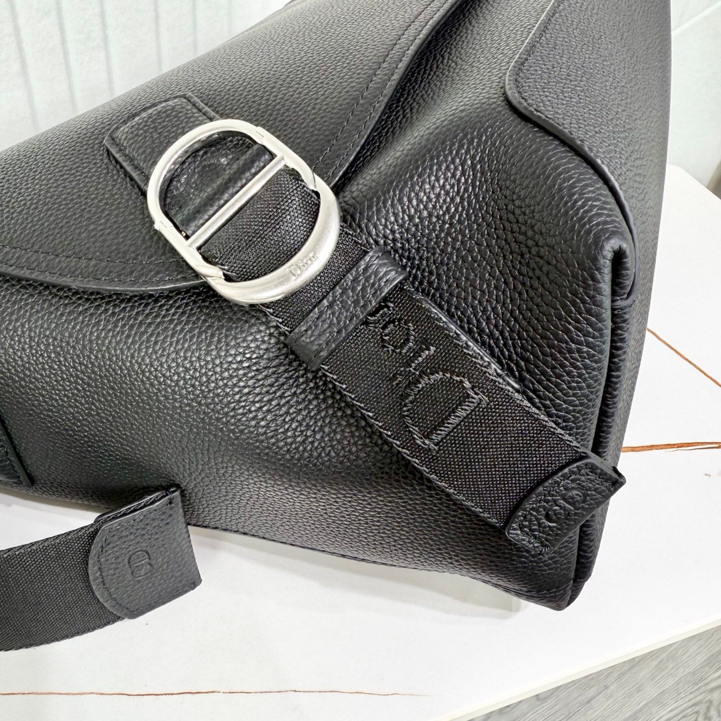 Dior Messenger CD Buckle – Noir