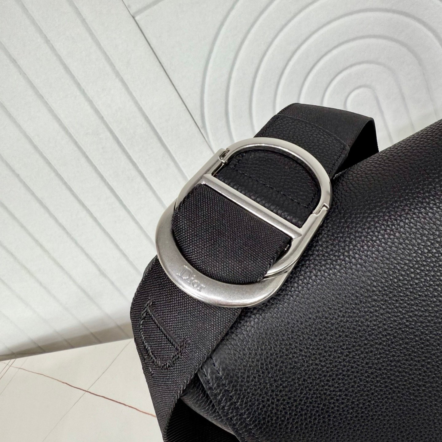 Dior Messenger CD Buckle – Noir