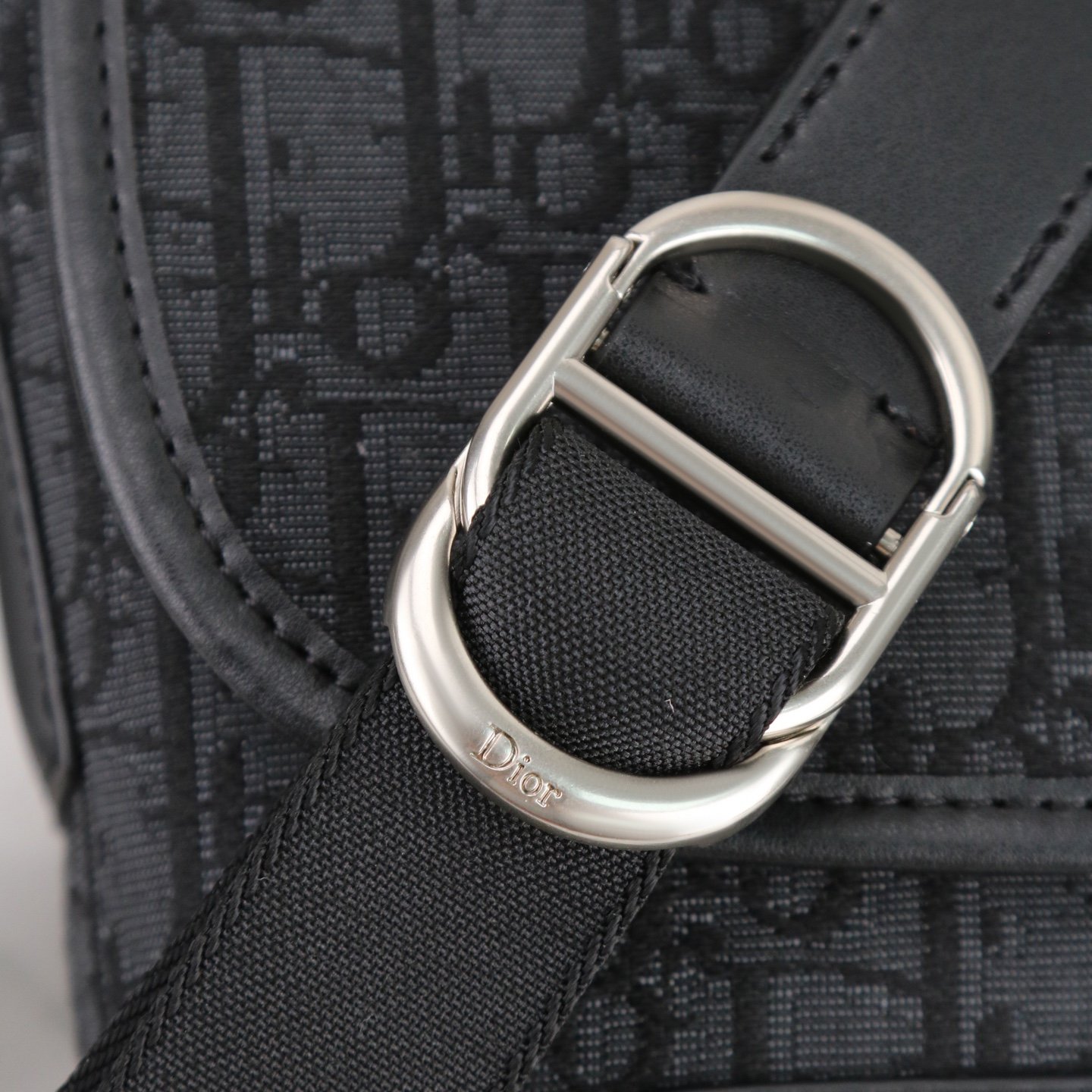 Dior Messenger compact – Noir