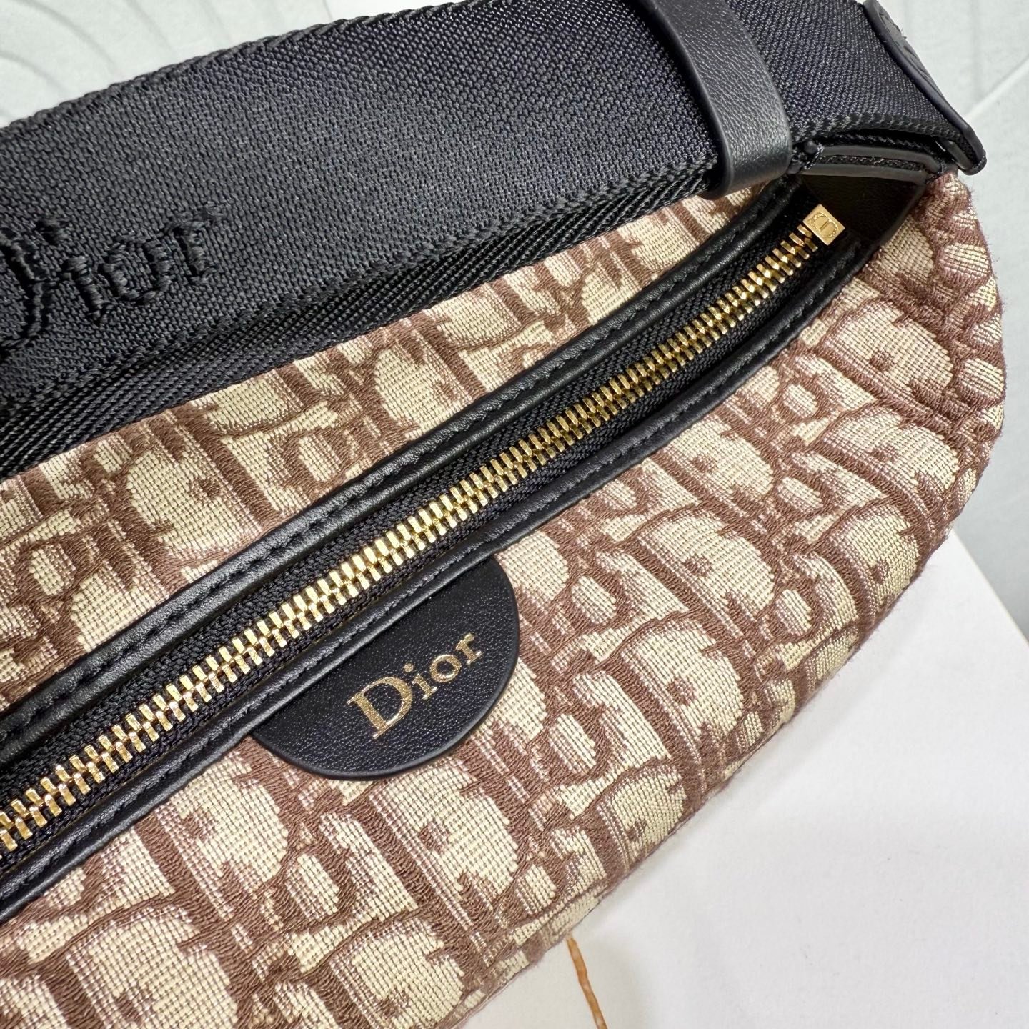 Dior Multi-Pocket Crossbody Oblique – Marron