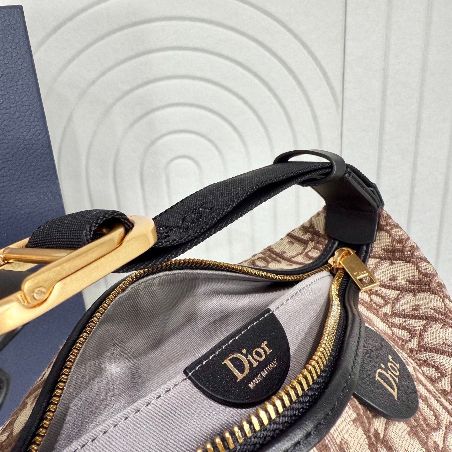 Dior Multi-Pocket Crossbody Oblique – Marron