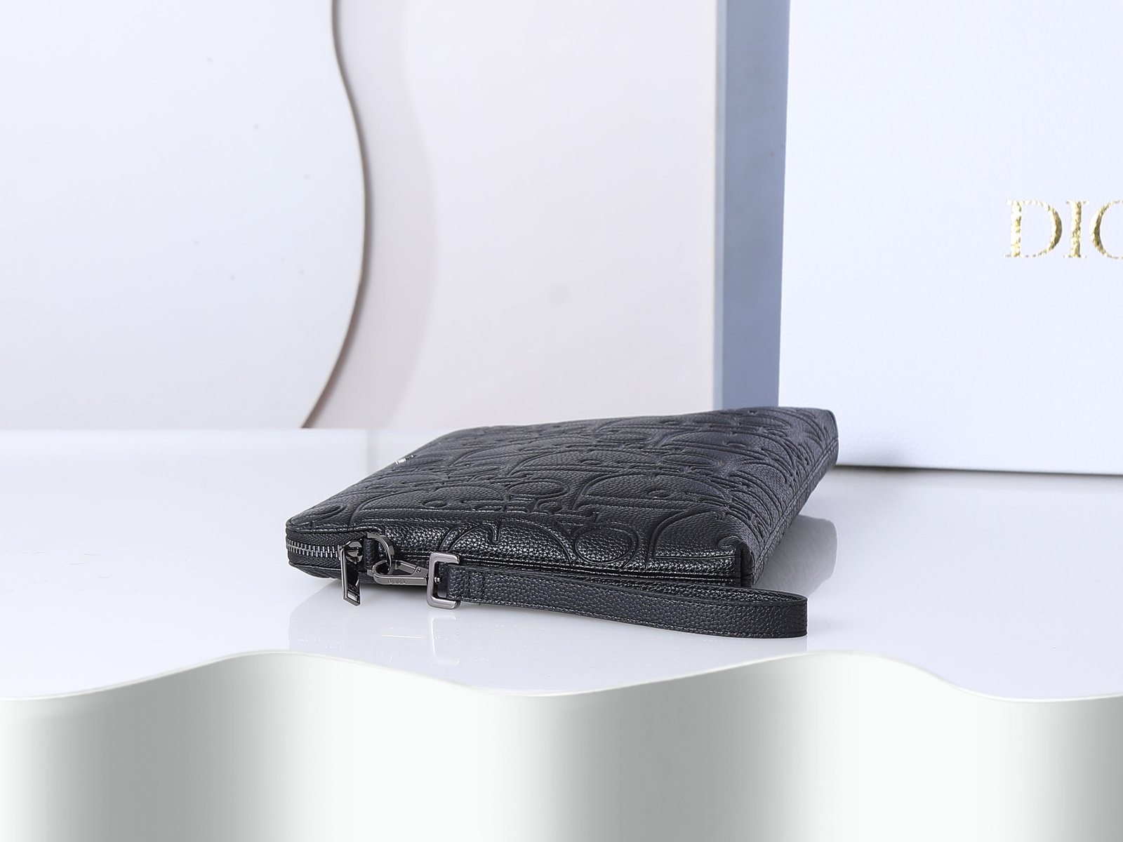Dior Pochette Dior Oblique embossée – Noir