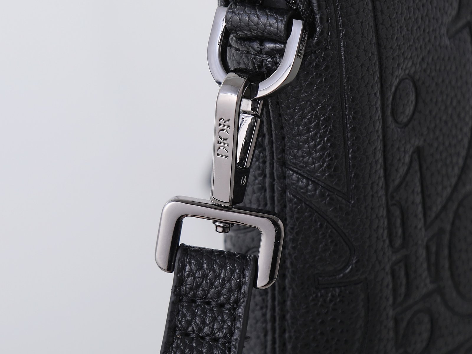 Dior Pochette Dior Oblique embossée – Noir