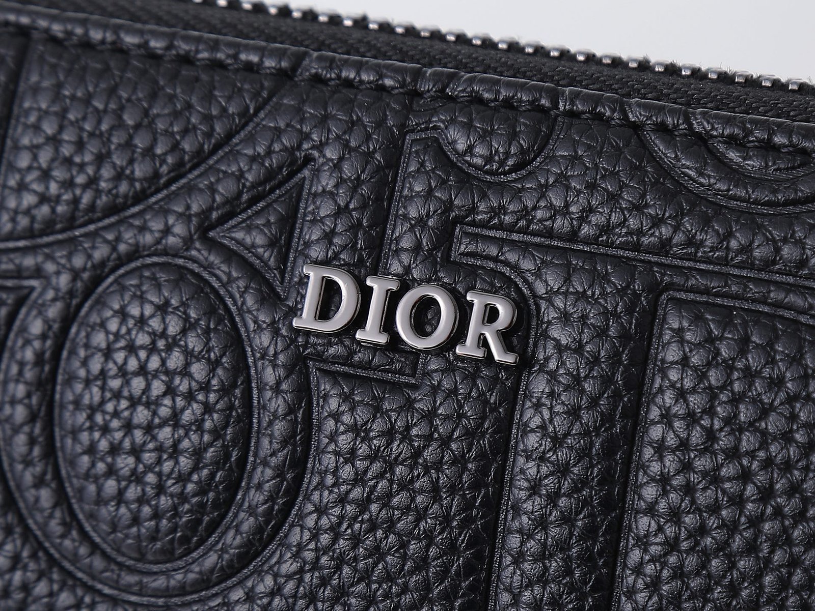 Dior Pochette Dior Oblique embossée – Noir