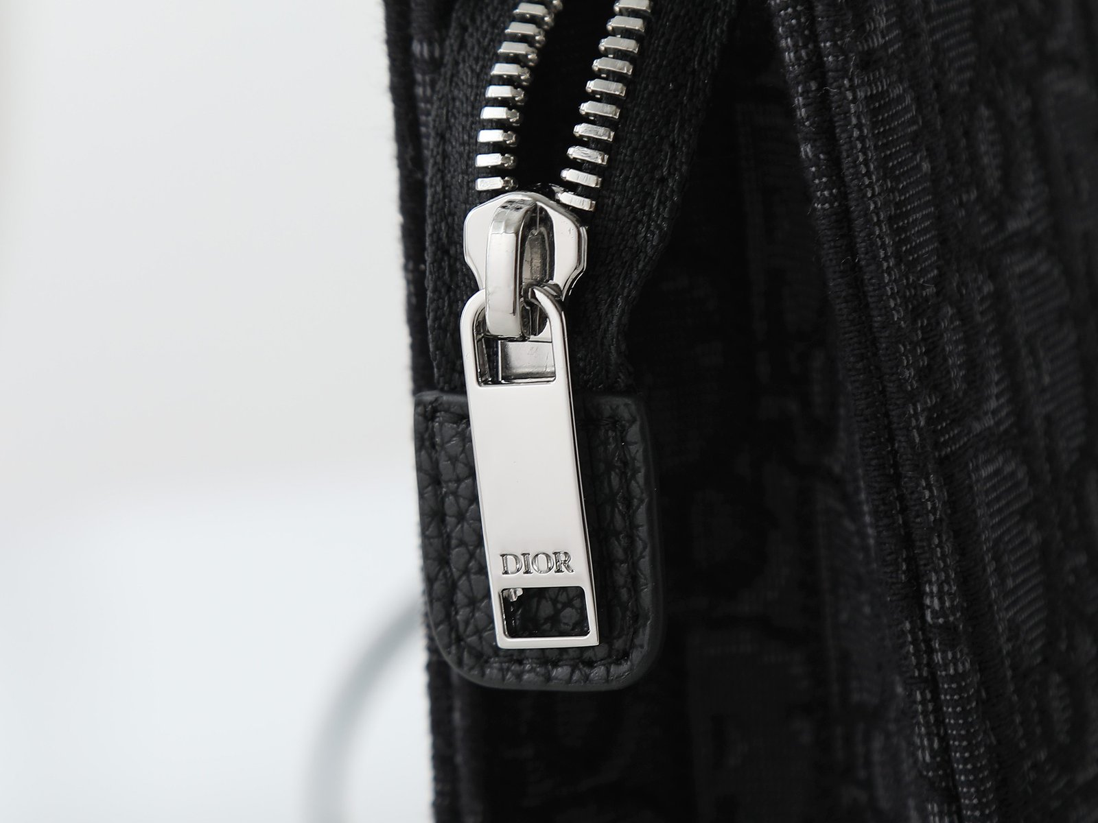 Dior Pochette jacquard compacte – Noir