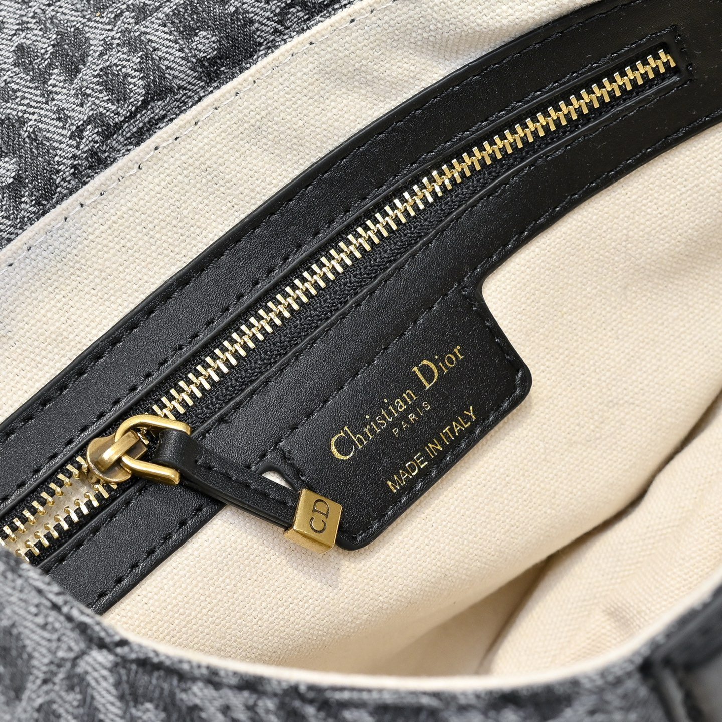 Dior Saddle Oblique – Gris