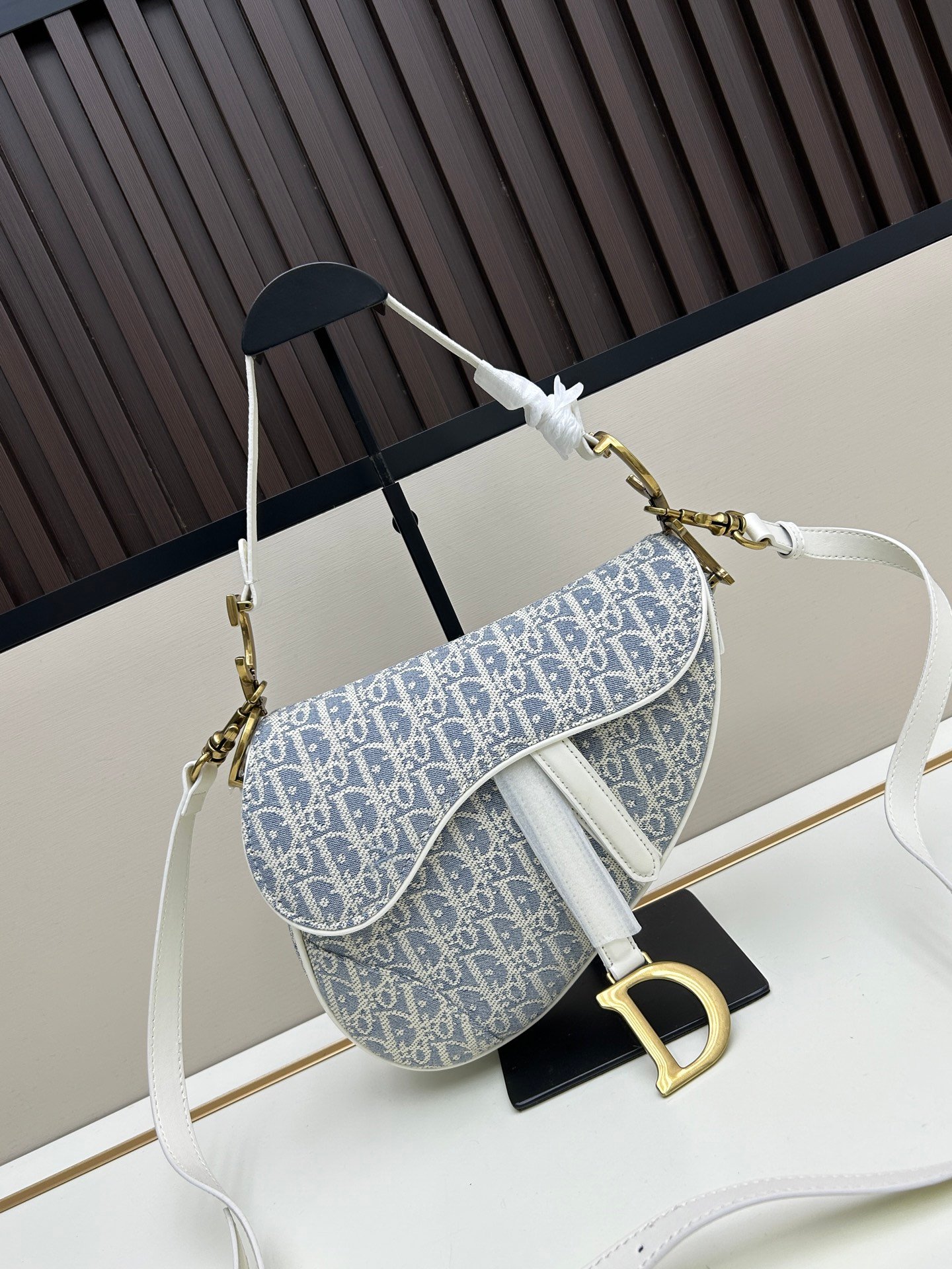 Dior Saddle Oblique – Gris clair – sangle contrastée