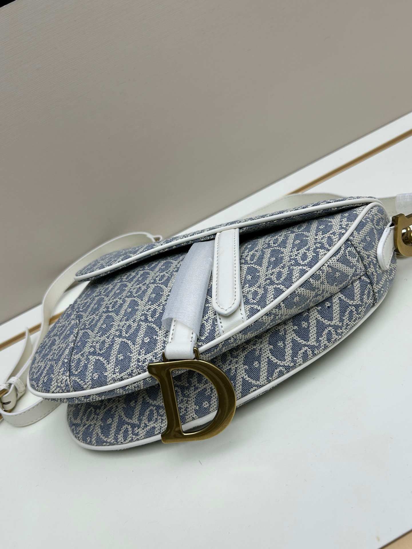 Dior Saddle Oblique – Gris clair – sangle contrastée