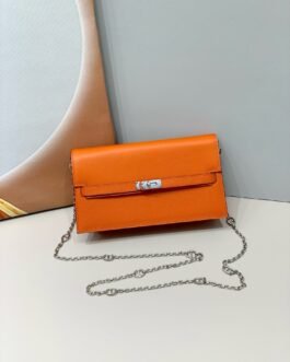 Hermès Kelly To Go – Orange – chaîne dorée