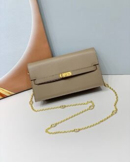 Hermès Kelly To Go – Taupe – chaîne dorée