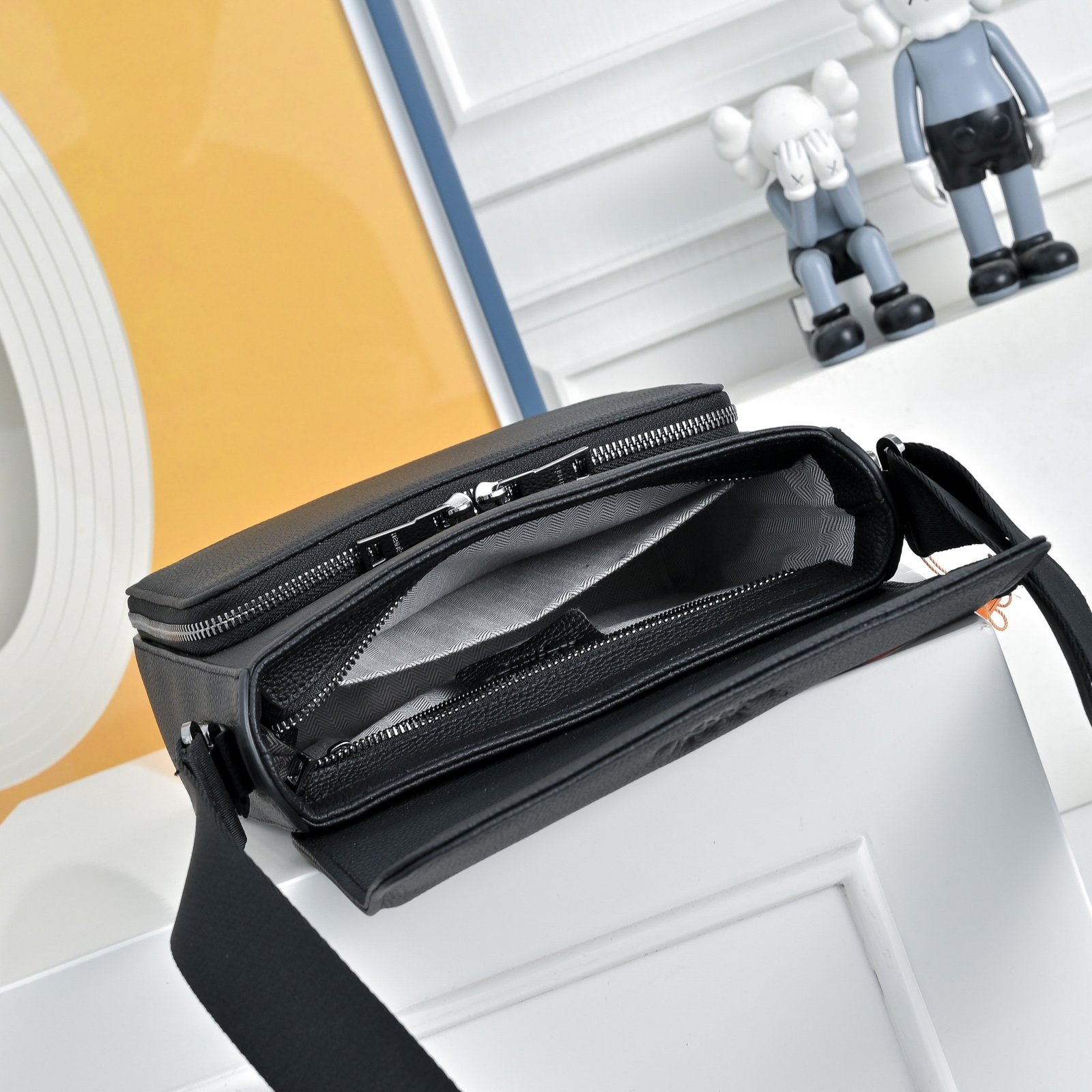 Hermès Messenger H embossé – Noir