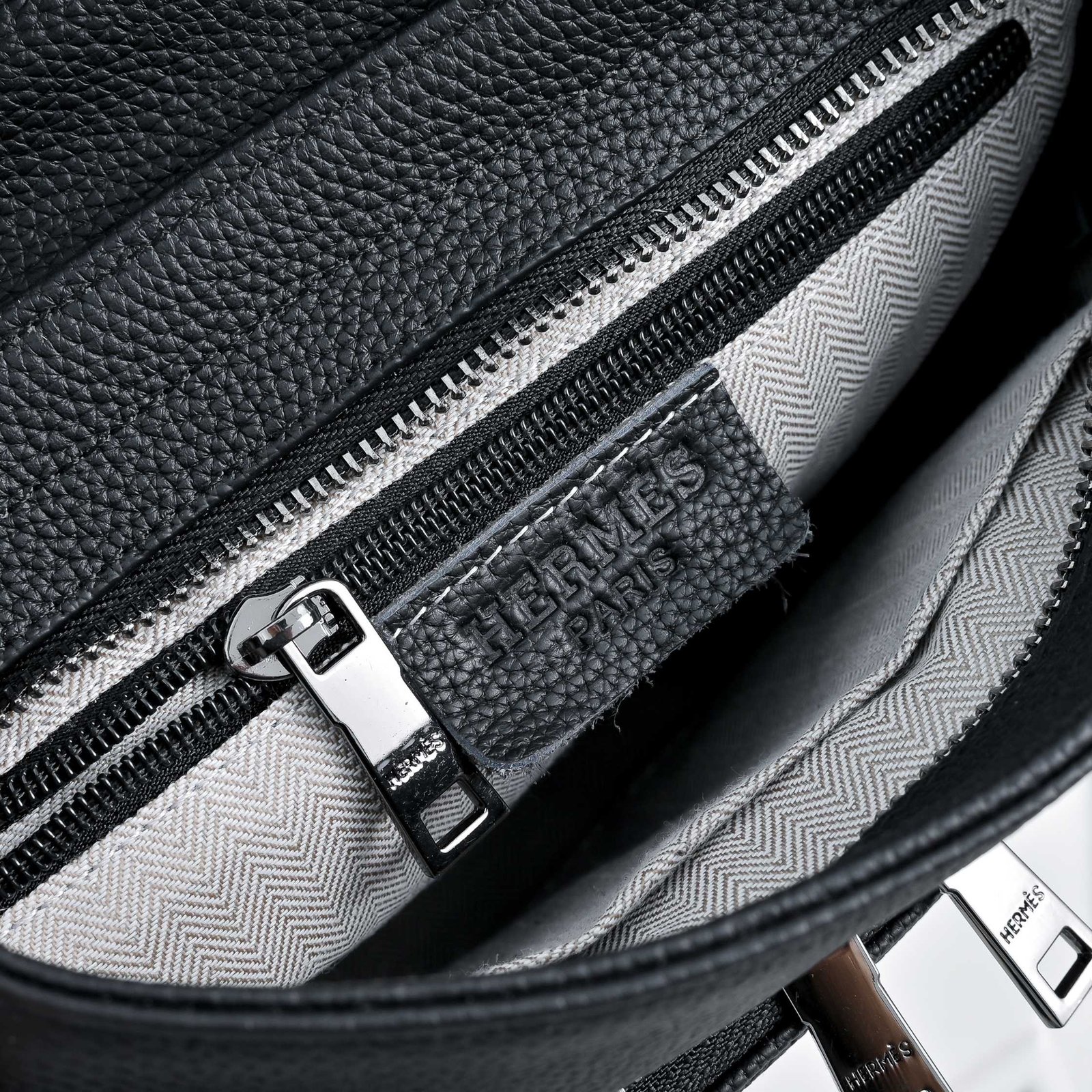 Hermès Messenger H embossé – Noir