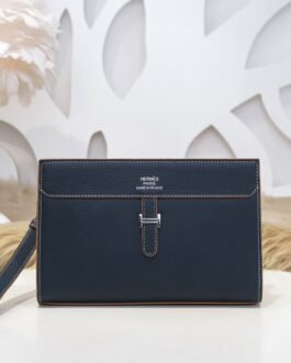 Hermès Pochette à fermoir tournant – Bleu marine