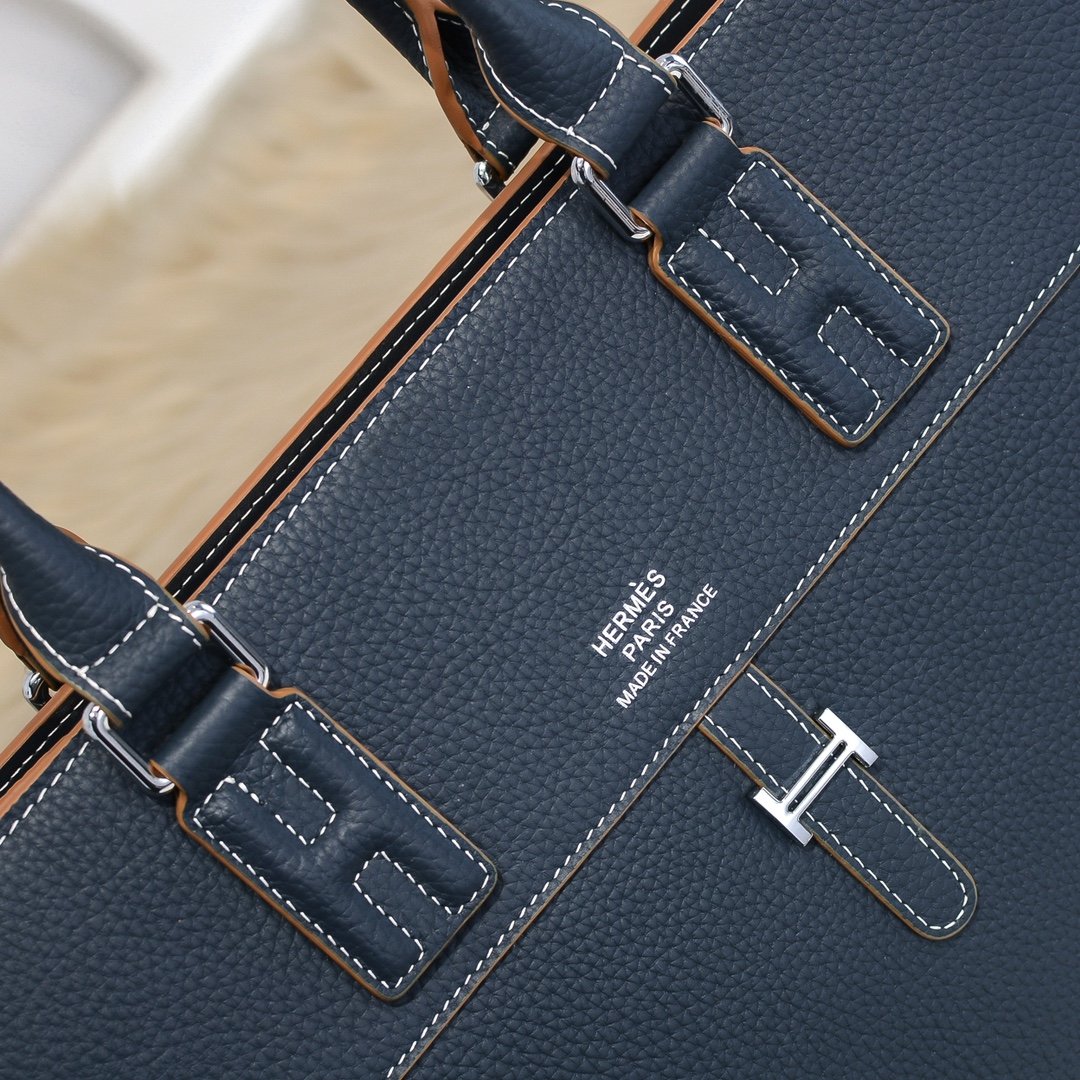 Hermès Porte-documents à fermoir tournant – Bleu marine