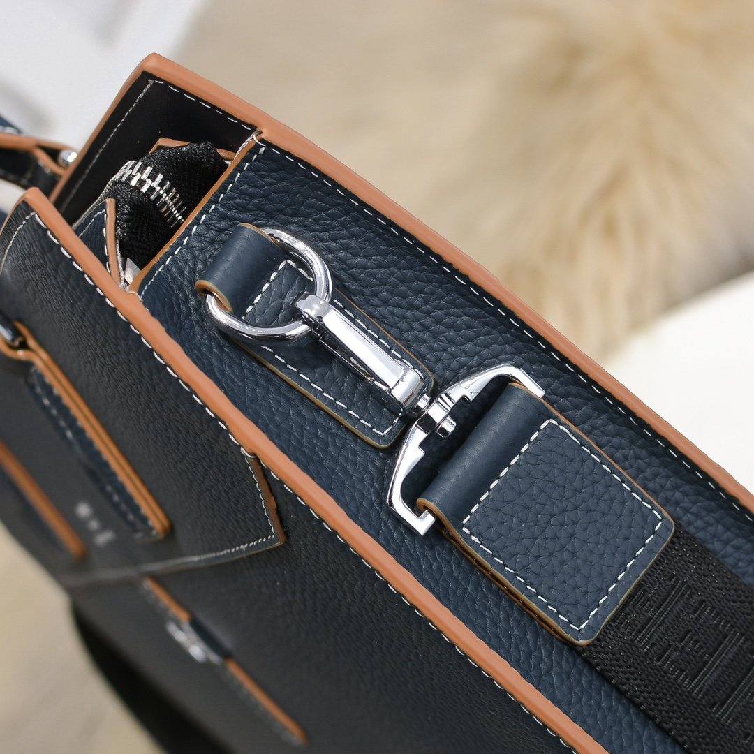 Hermès Porte-documents à fermoir tournant – Bleu marine