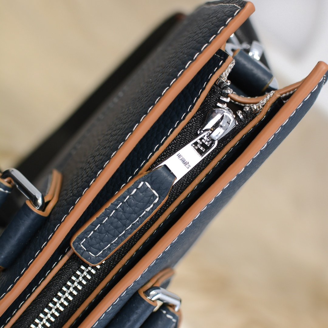 Hermès Porte-documents à fermoir tournant – Bleu marine