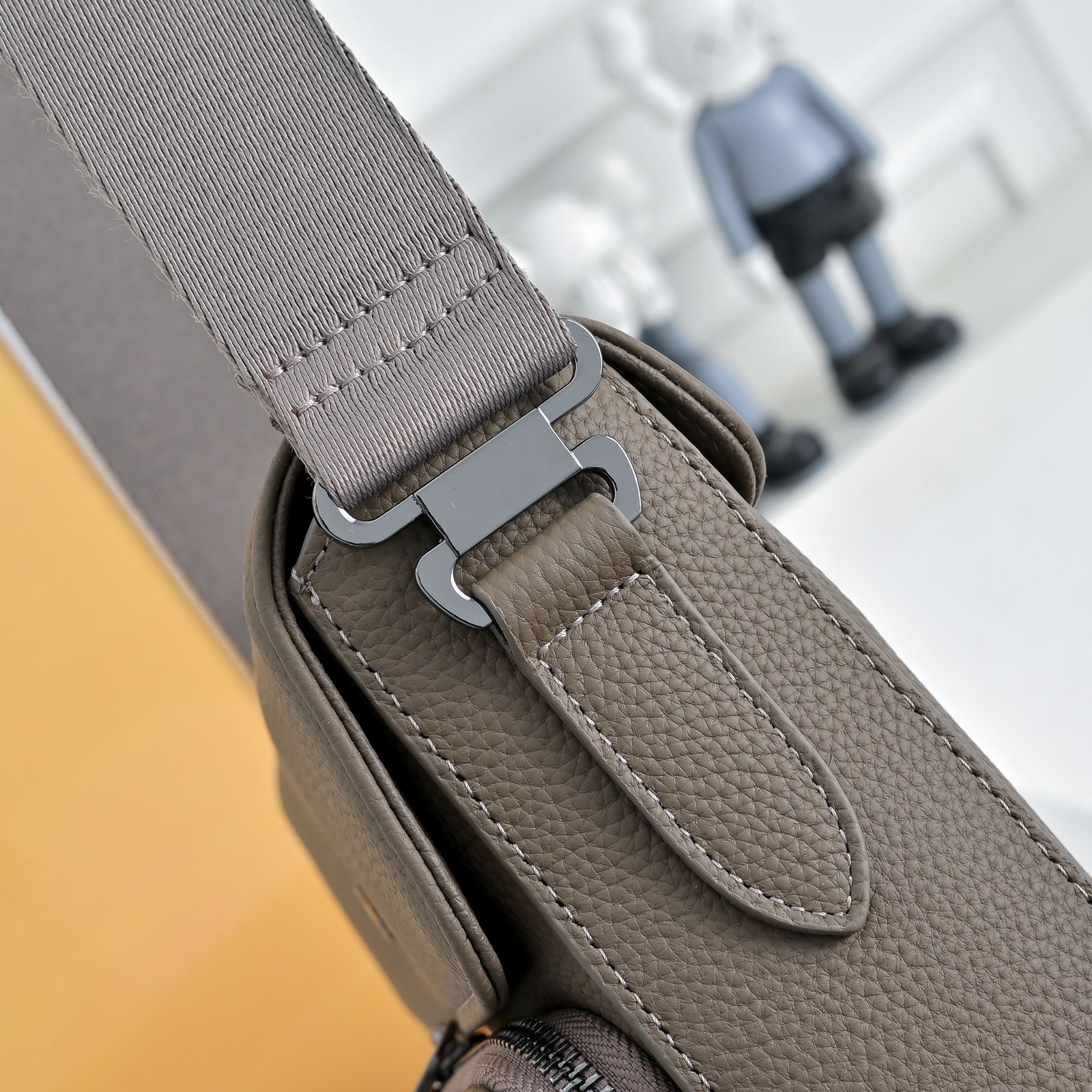 Hermès Sacoche H tressée – Taupe