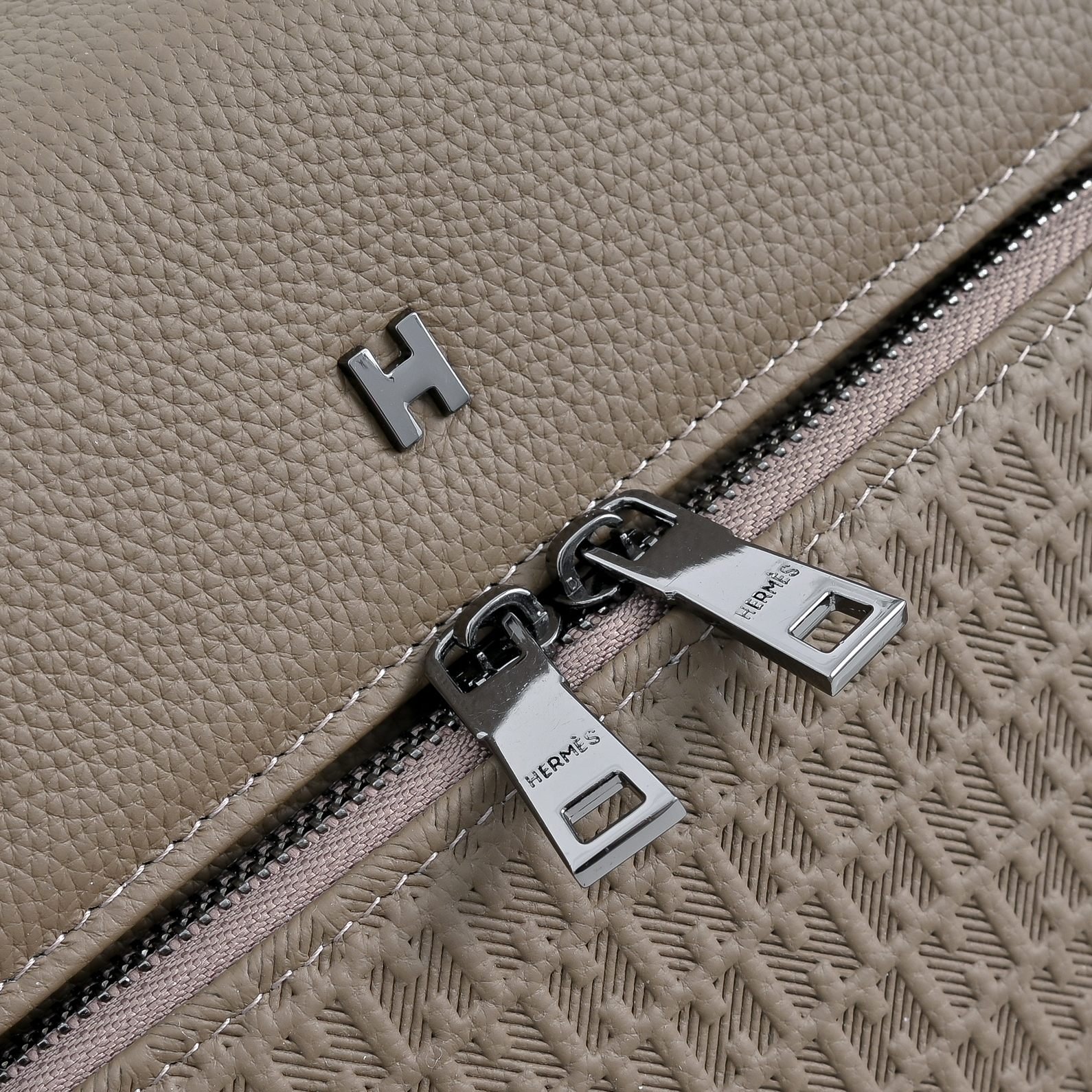 Hermès Sacoche H tressée – Taupe