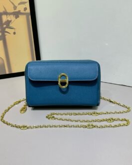 Hermès Wallet on Chain fermoir ovale – Bleu – chaîne dorée