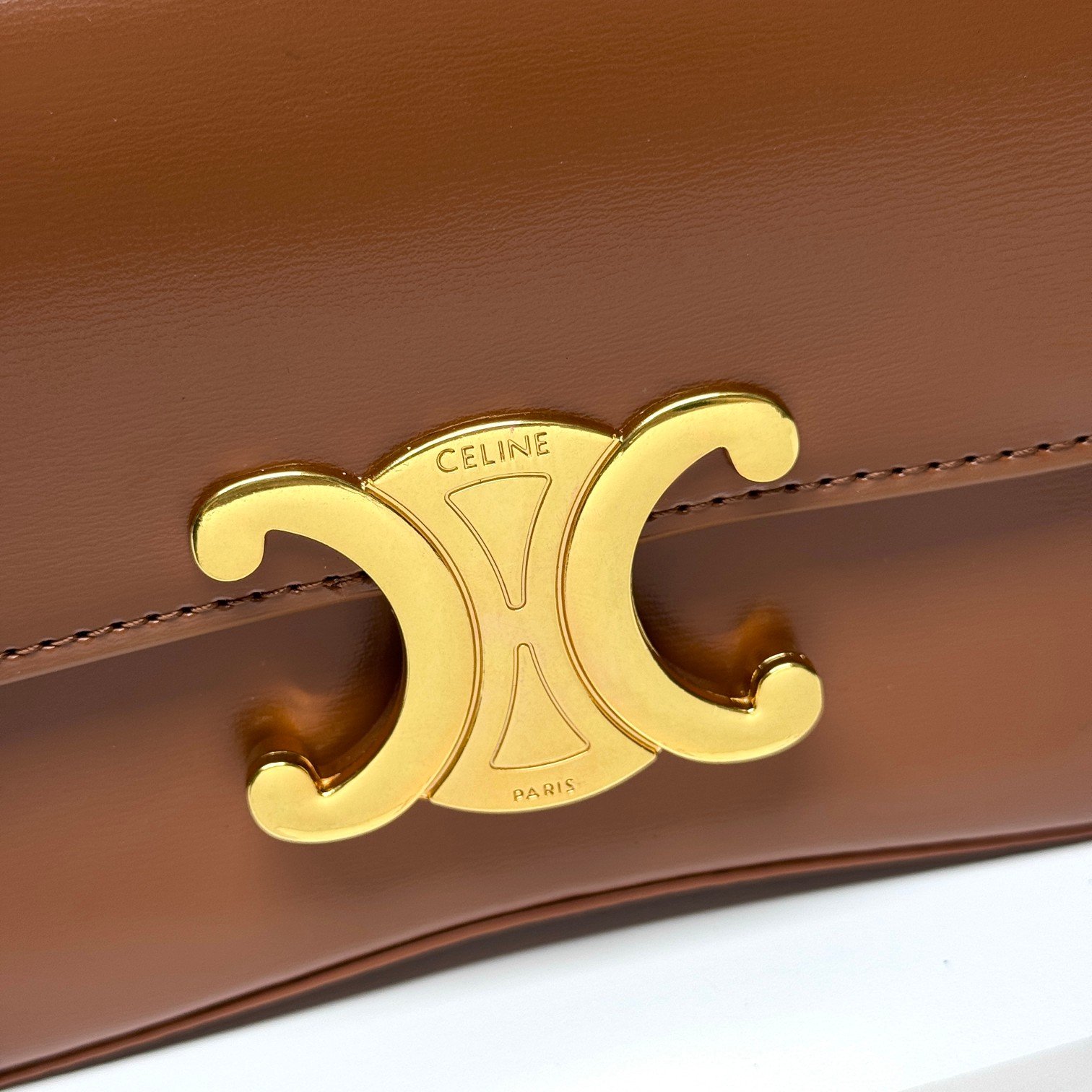 CELINE Ava Triomphe Marron