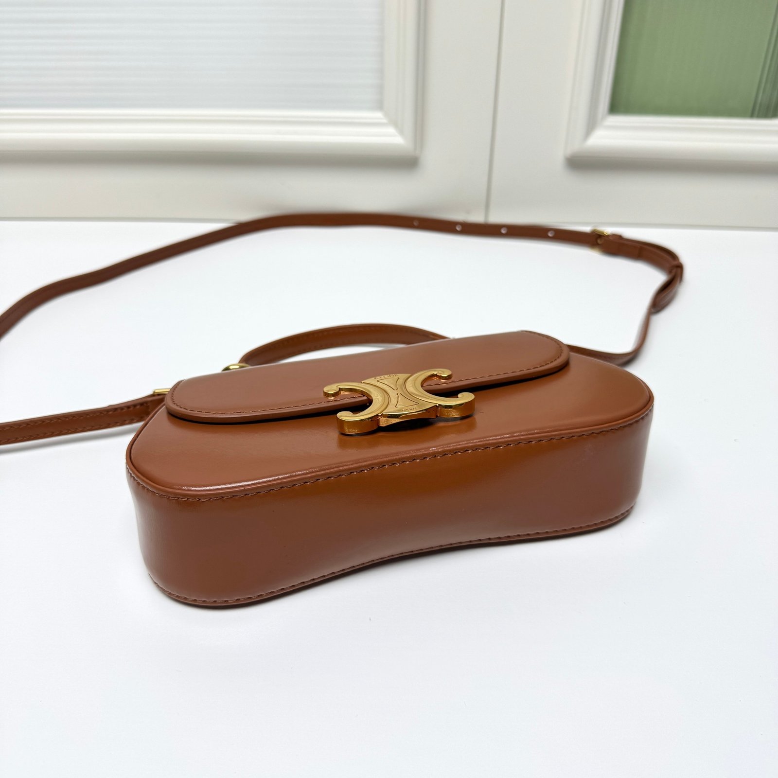CELINE Ava Triomphe Marron