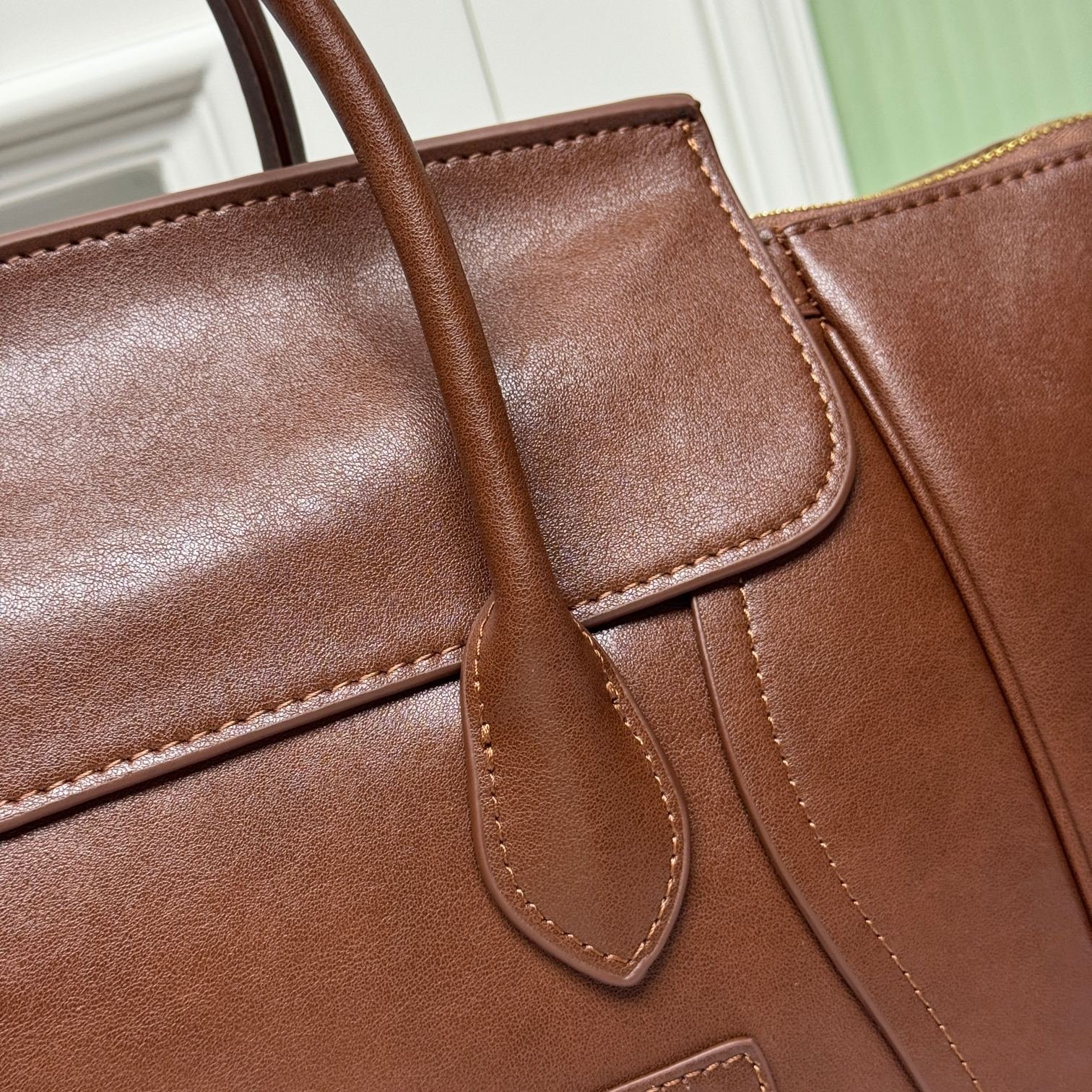 CELINE Luggage Marron