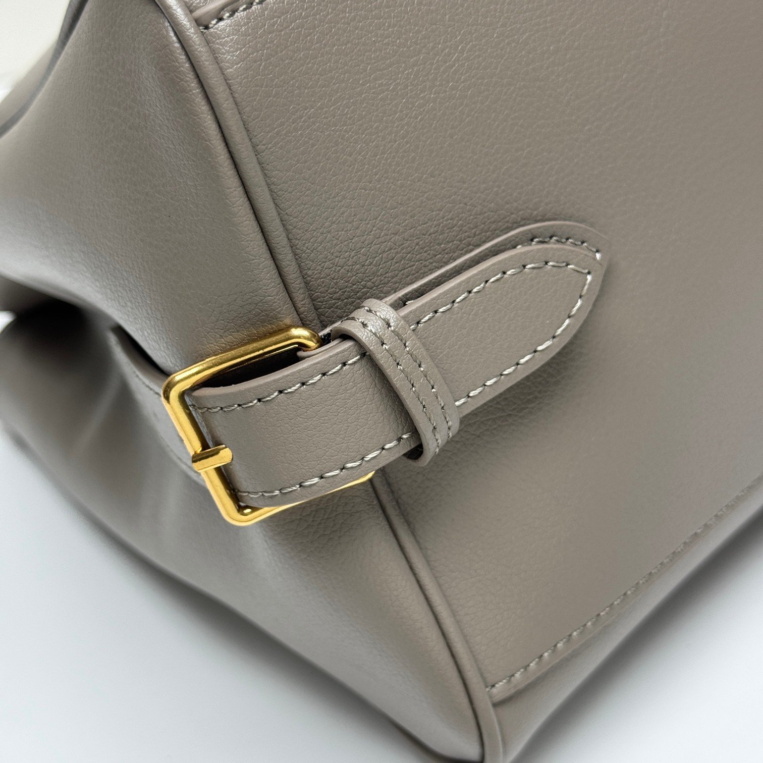 CELINE Triomphe Chaîne Gris