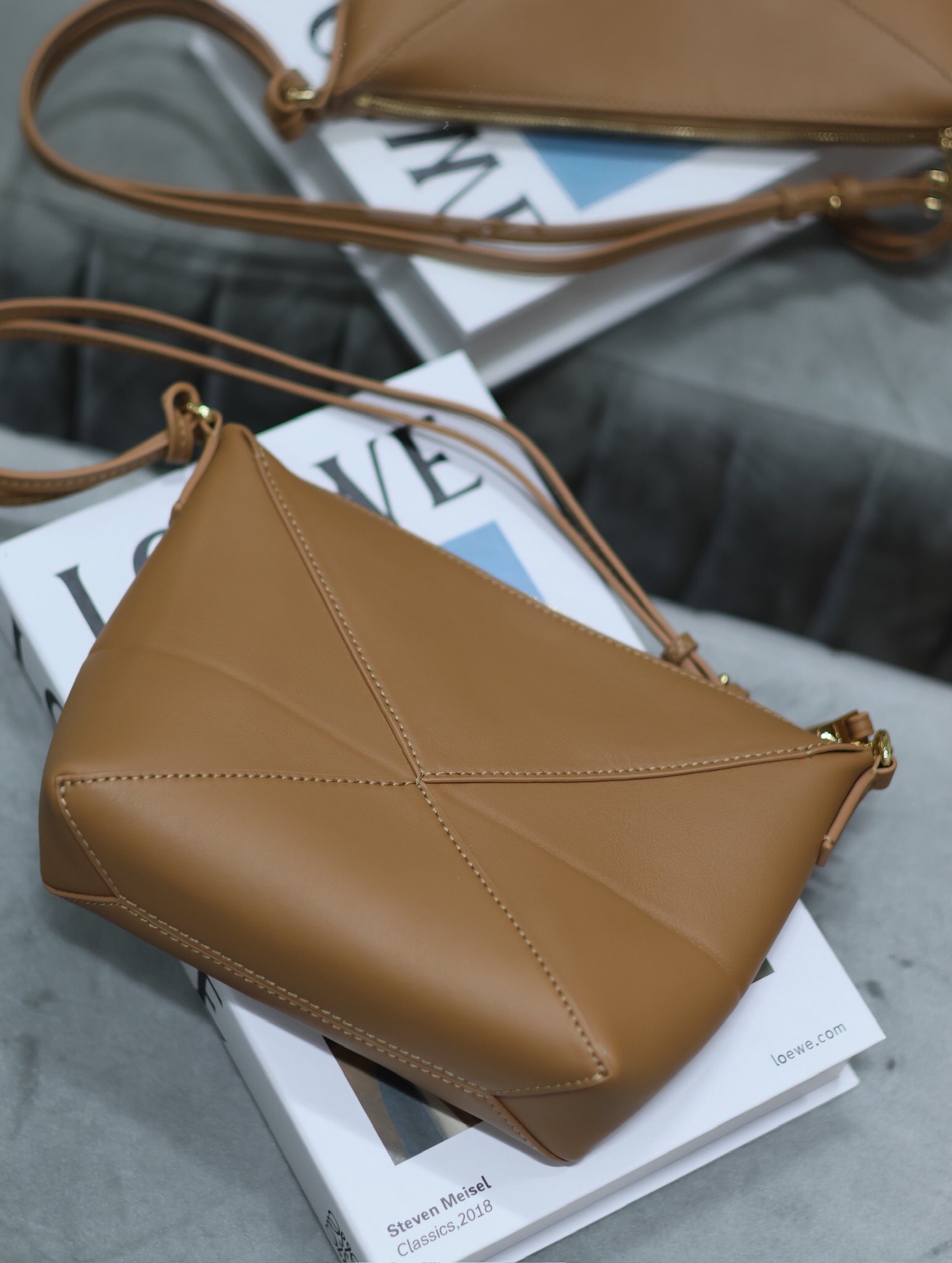 Loewe Hammock Hobo Marron