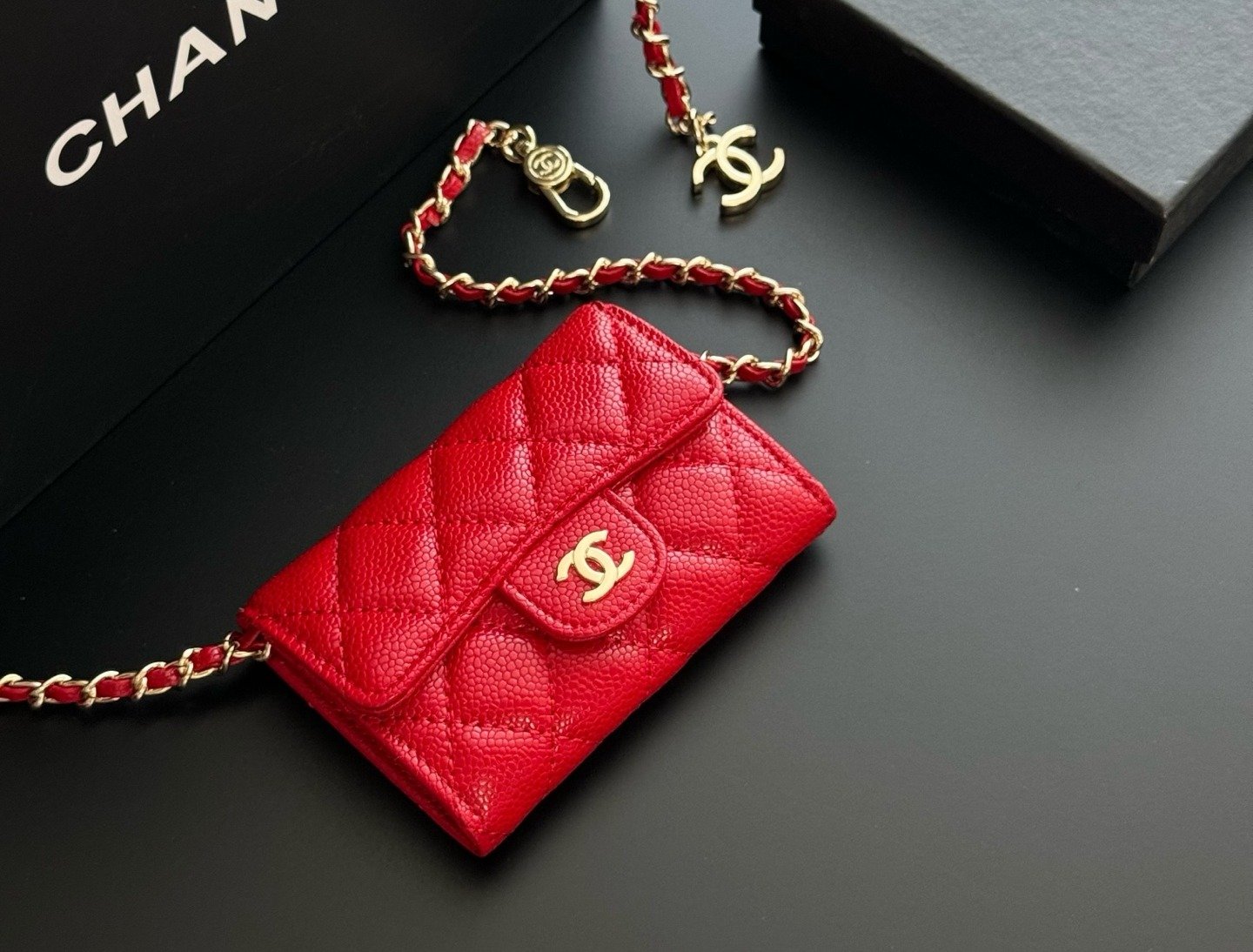 Chanel Portefeuille matelassé à chaîne
