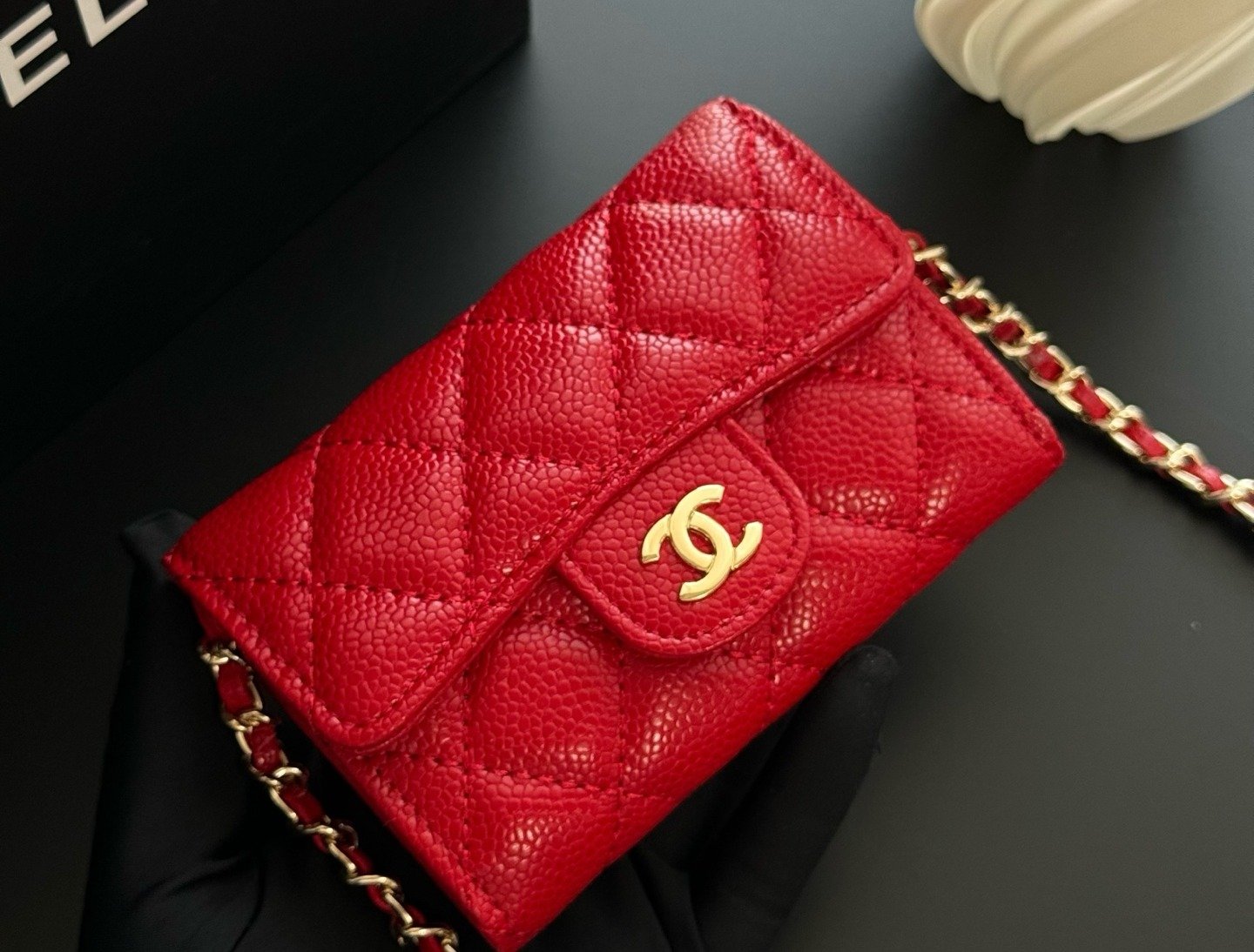 Chanel Portefeuille matelassé à chaîne