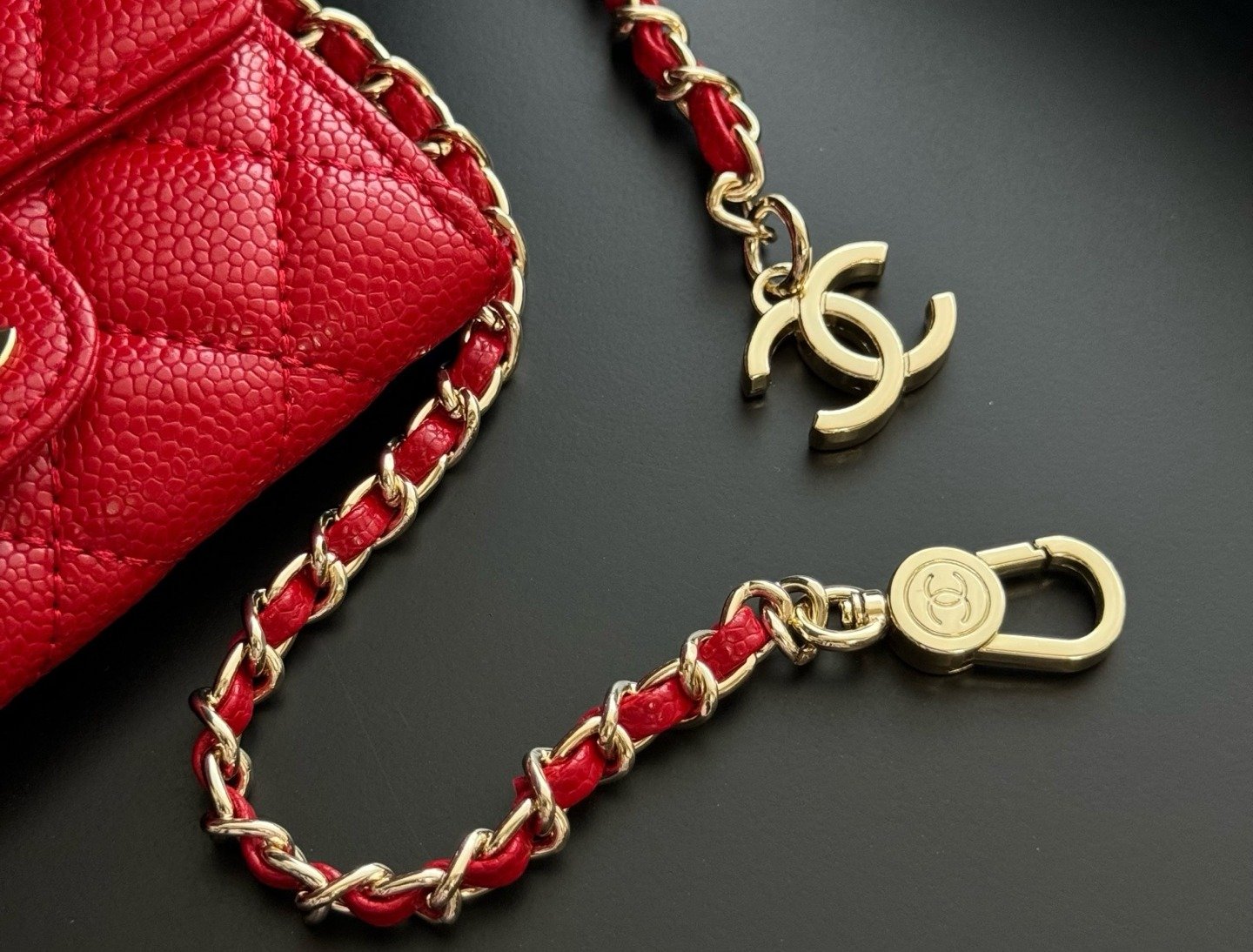 Chanel Portefeuille matelassé à chaîne