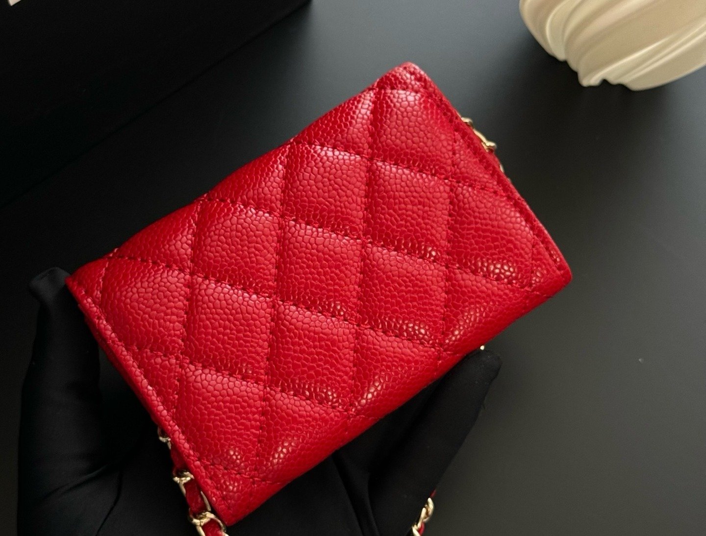 Chanel Portefeuille matelassé à chaîne