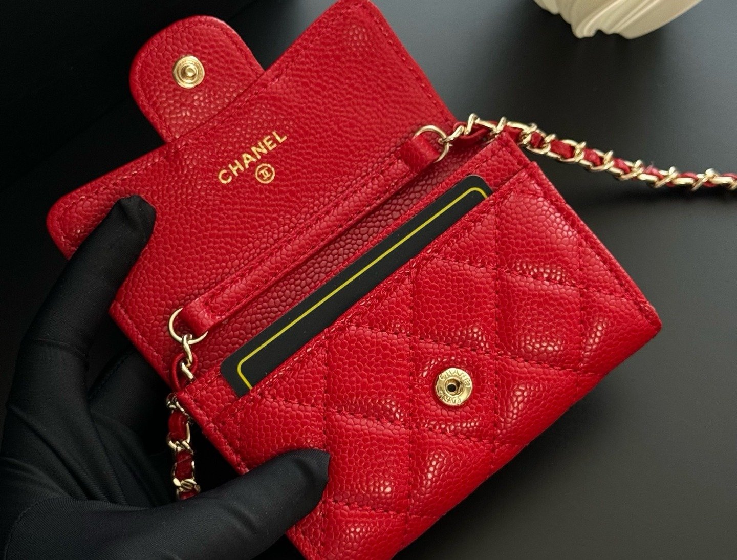 Chanel Portefeuille matelassé à chaîne
