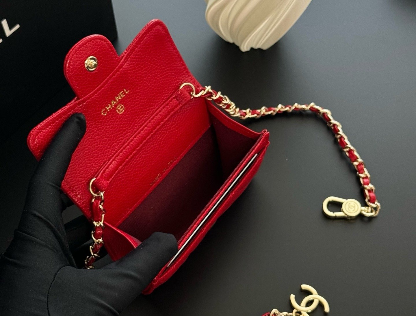 Chanel Portefeuille matelassé à chaîne
