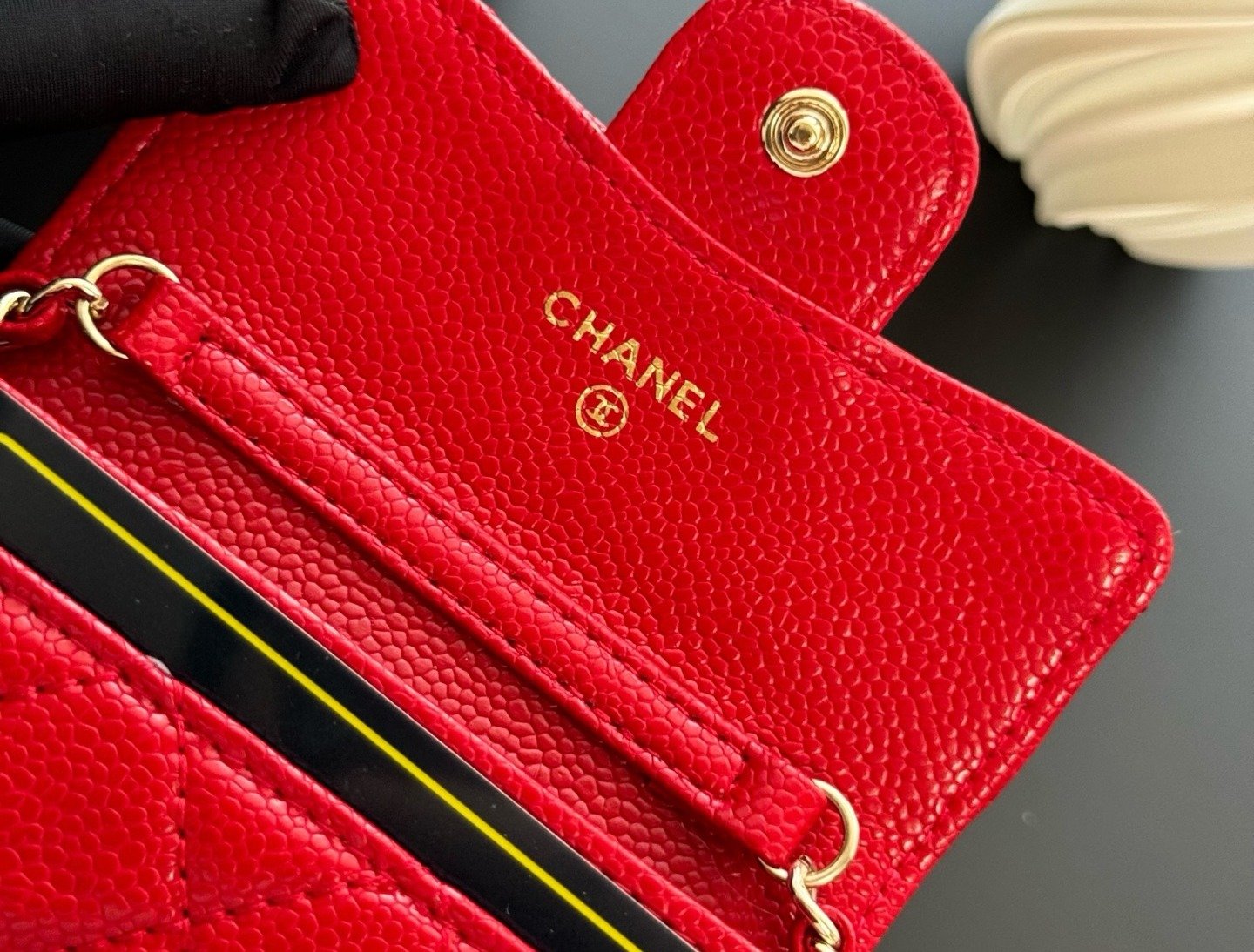 Chanel Portefeuille matelassé à chaîne