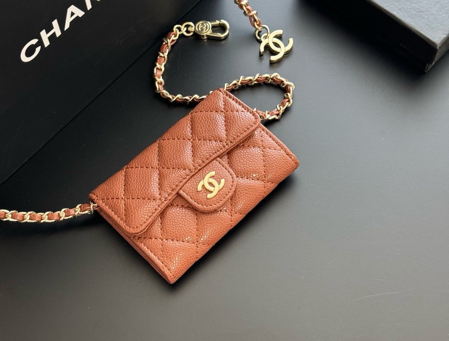Chanel Portefeuille matelassé à chaîne