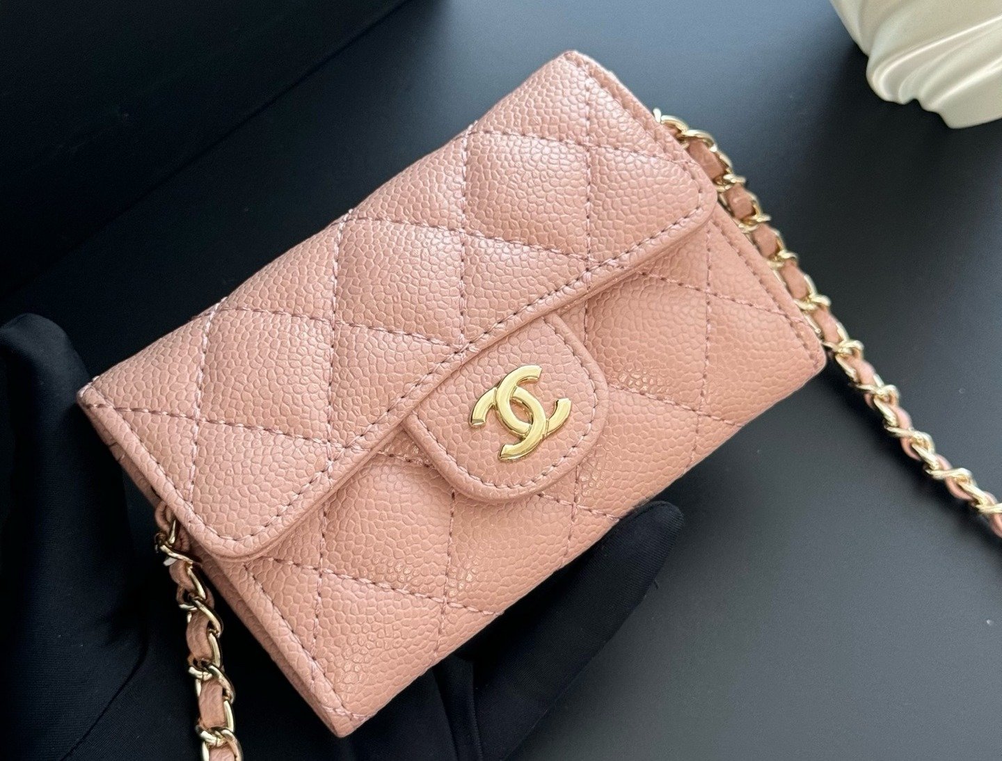 Chanel Portefeuille matelassé à chaîne