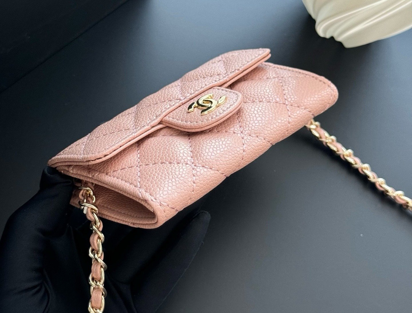 Chanel Portefeuille matelassé à chaîne