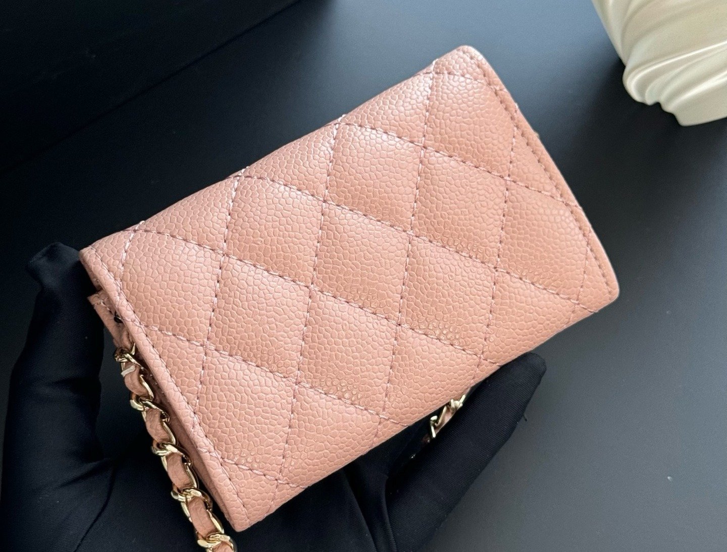 Chanel Portefeuille matelassé à chaîne