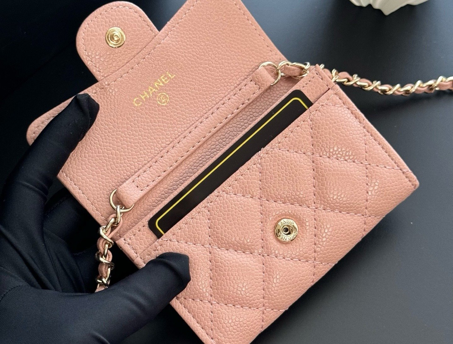 Chanel Portefeuille matelassé à chaîne