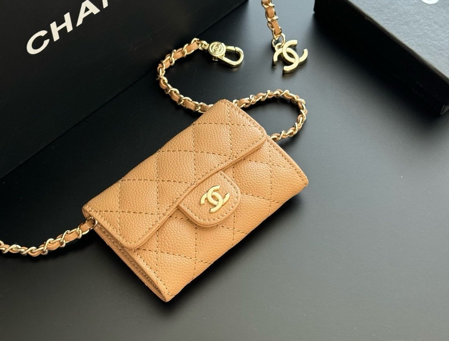 Chanel Portefeuille matelassé à chaîne