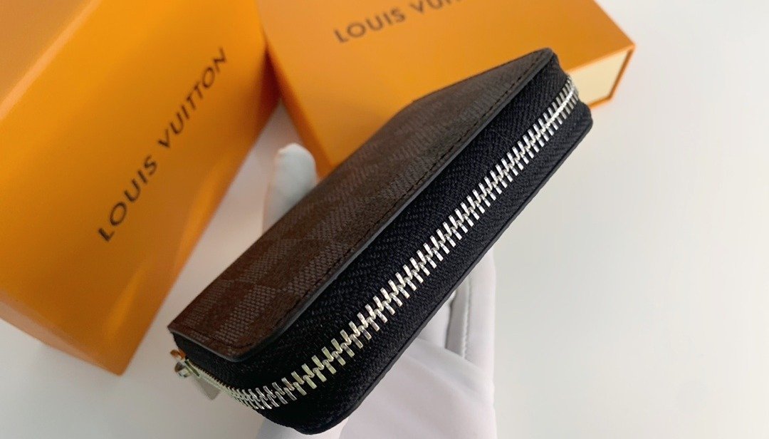Louis Vuitton Portefeuille zippé monogramme