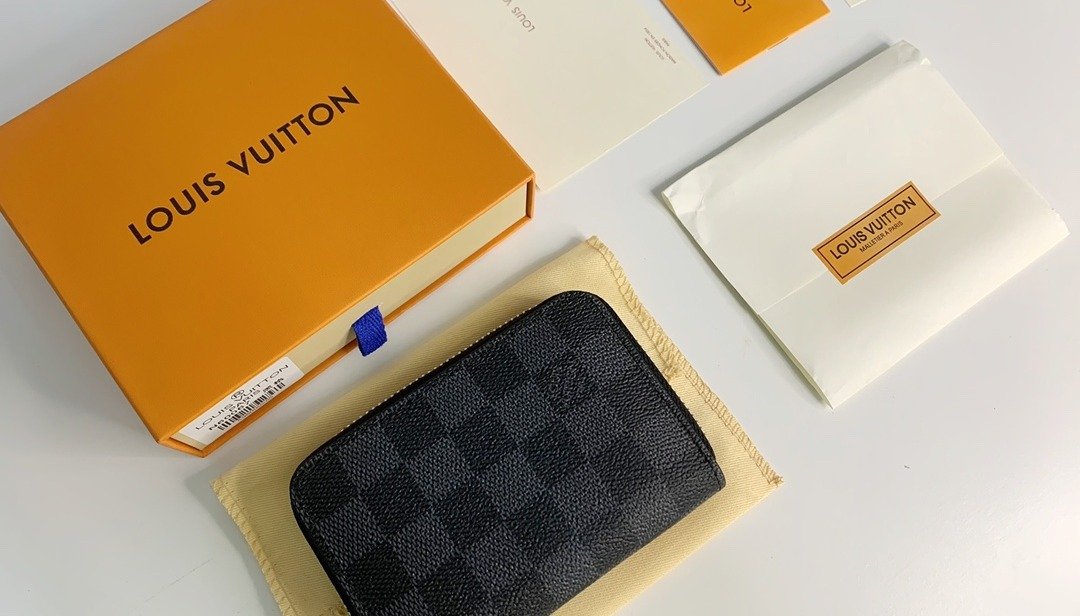 Louis Vuitton Portefeuille zippé monogramme